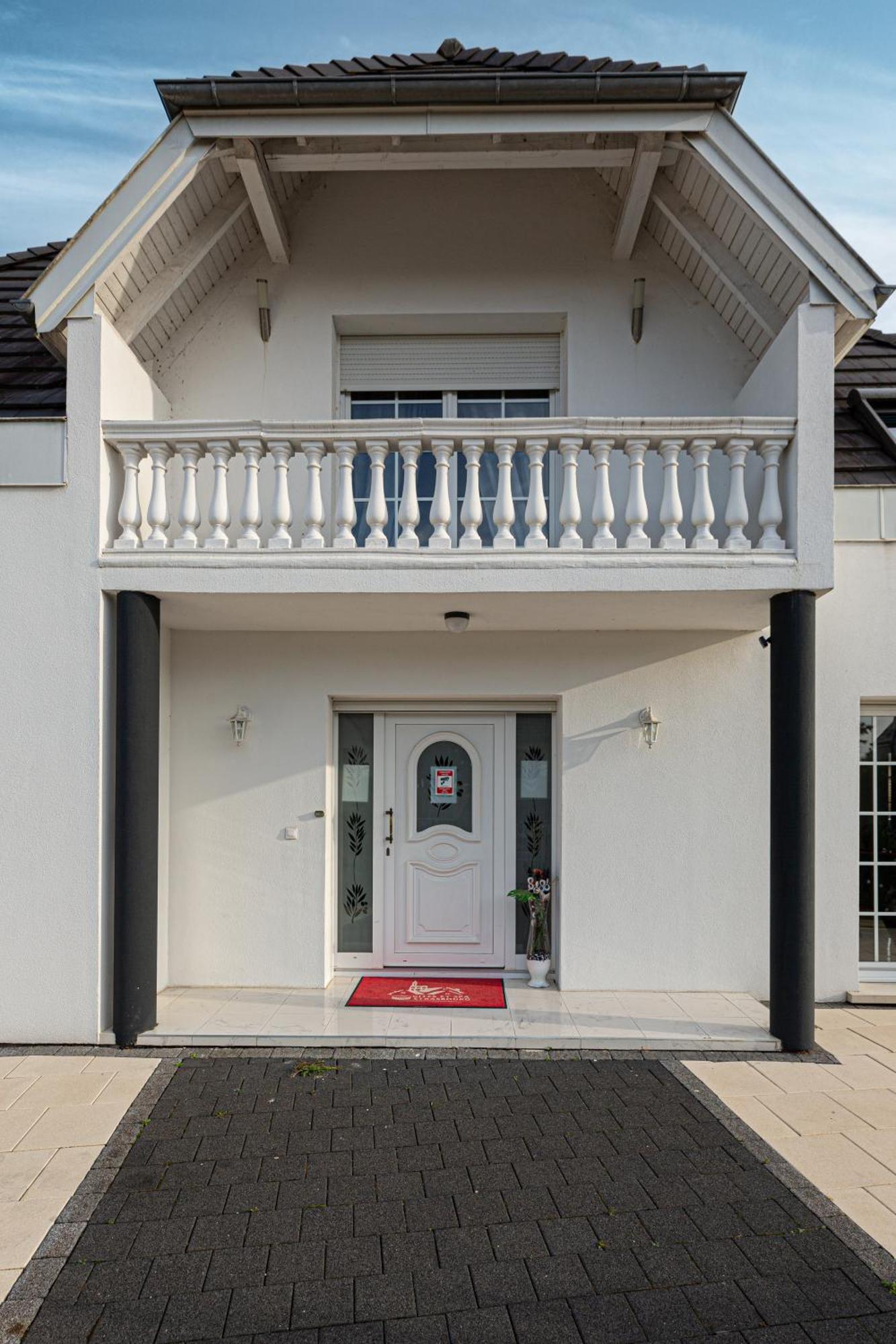Ittenheim Gites Spa Strasbourg - Villa Ours - Spa Prive, Sauna, Borne D'Arcade, Babyfoot מראה חיצוני תמונה