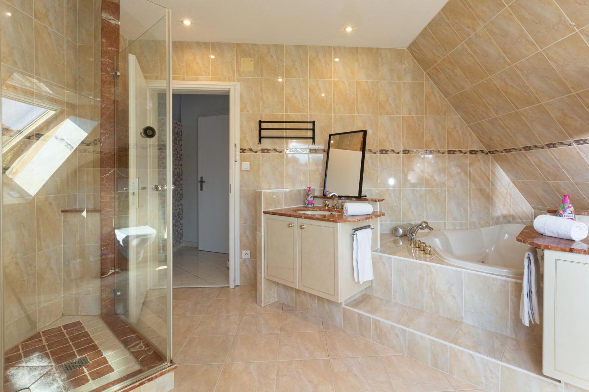 Ittenheim Gites Spa Strasbourg - Villa Ours - Spa Prive, Sauna, Borne D'Arcade, Babyfoot מראה חיצוני תמונה