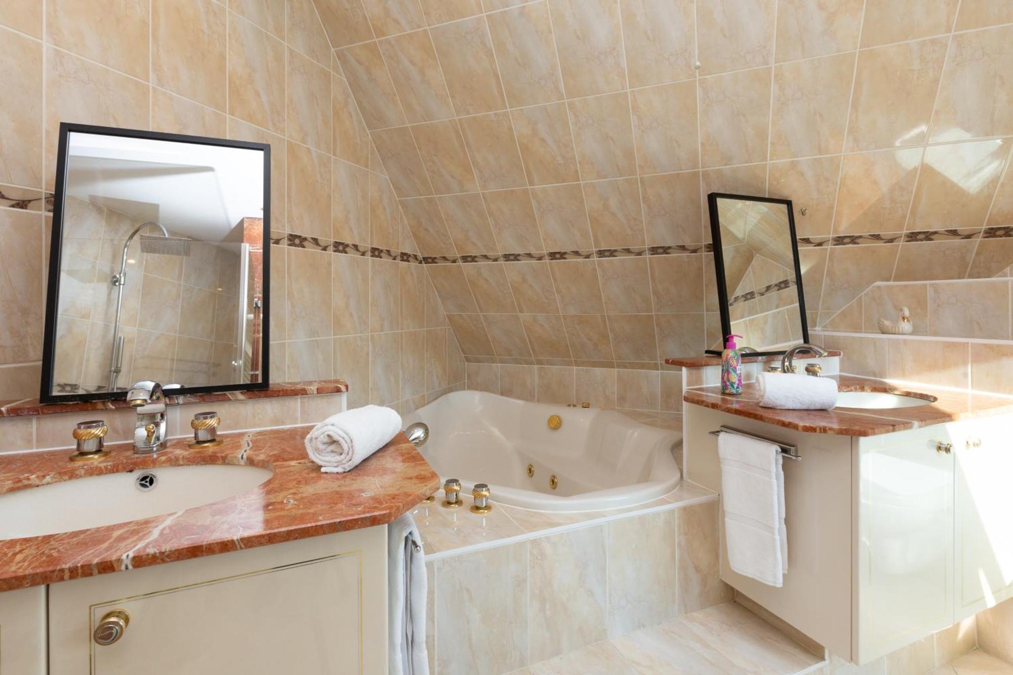 Ittenheim Gites Spa Strasbourg - Villa Ours - Spa Prive, Sauna, Borne D'Arcade, Babyfoot מראה חיצוני תמונה