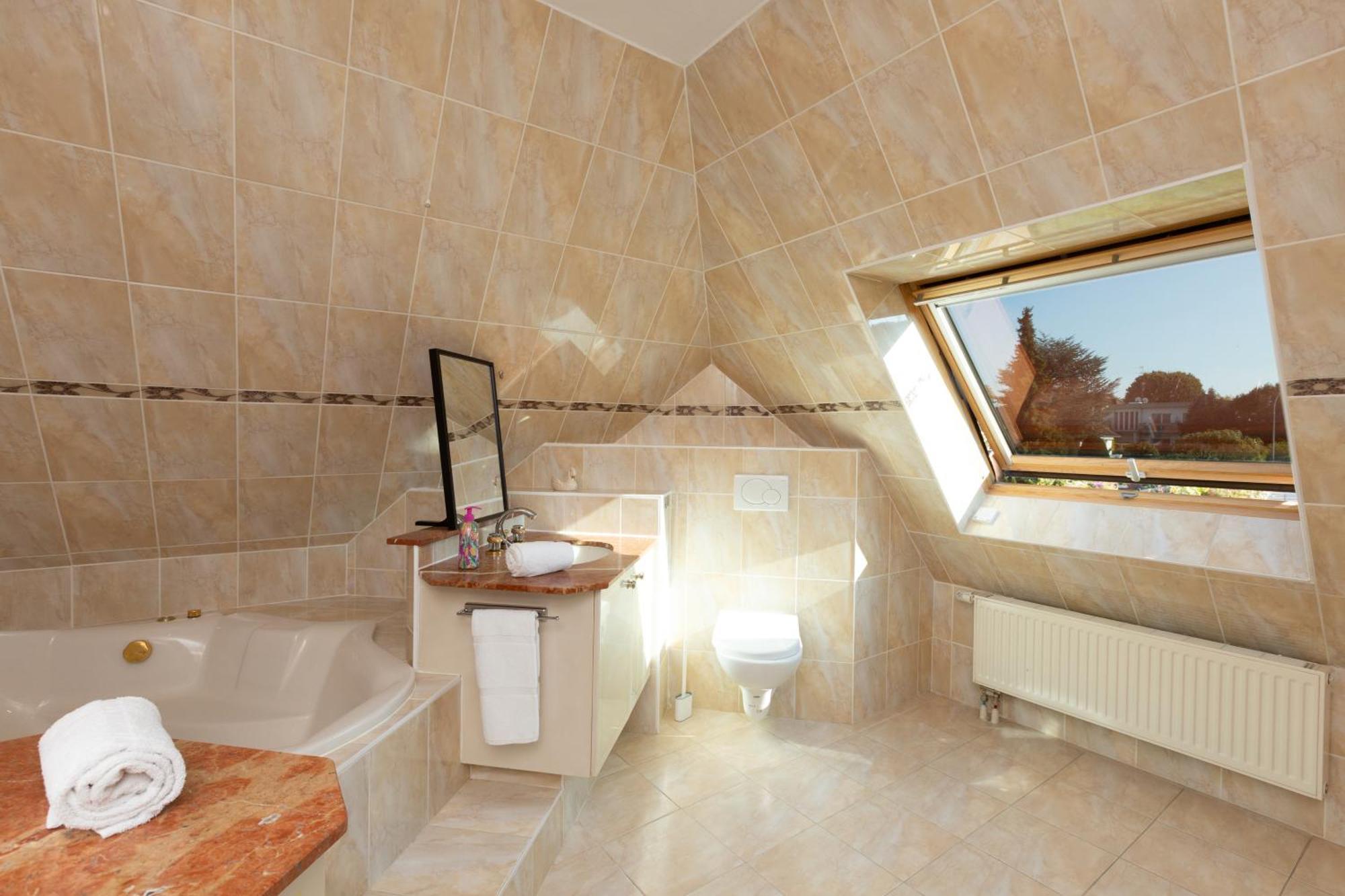 Ittenheim Gites Spa Strasbourg - Villa Ours - Spa Prive, Sauna, Borne D'Arcade, Babyfoot מראה חיצוני תמונה