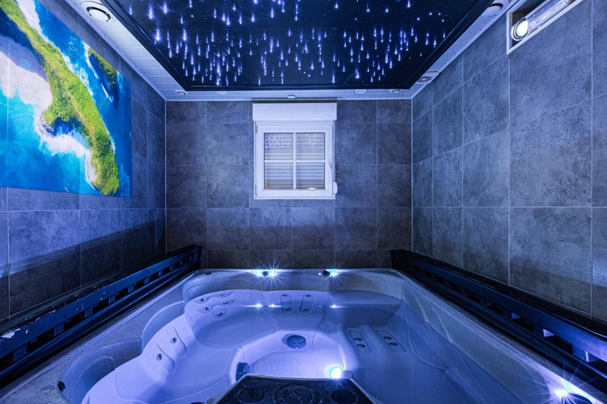 Ittenheim Gites Spa Strasbourg - Villa Ours - Spa Prive, Sauna, Borne D'Arcade, Babyfoot מראה חיצוני תמונה